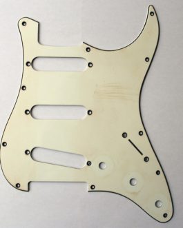 PICKGUARD FOR STRAT® 62′ SSS 3-PLY 11 HOLES JAPAN AGED WHITE