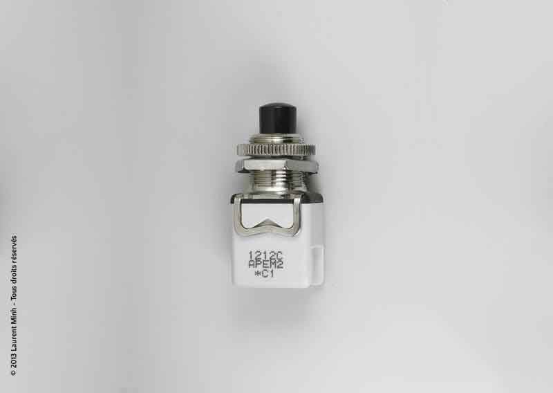 APEM MOMENTARY KILL SWITCH (UP OFF) Custom Shop